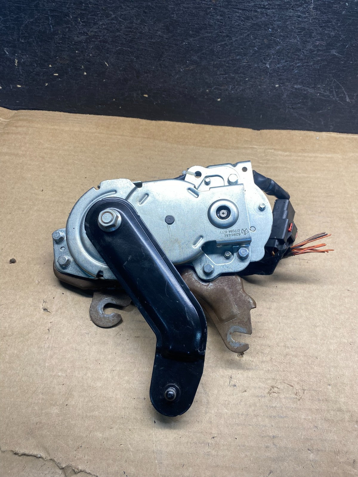 2007 to 2009 Chrysler Aspen Dodge Durango Liftgate Motor AH49461