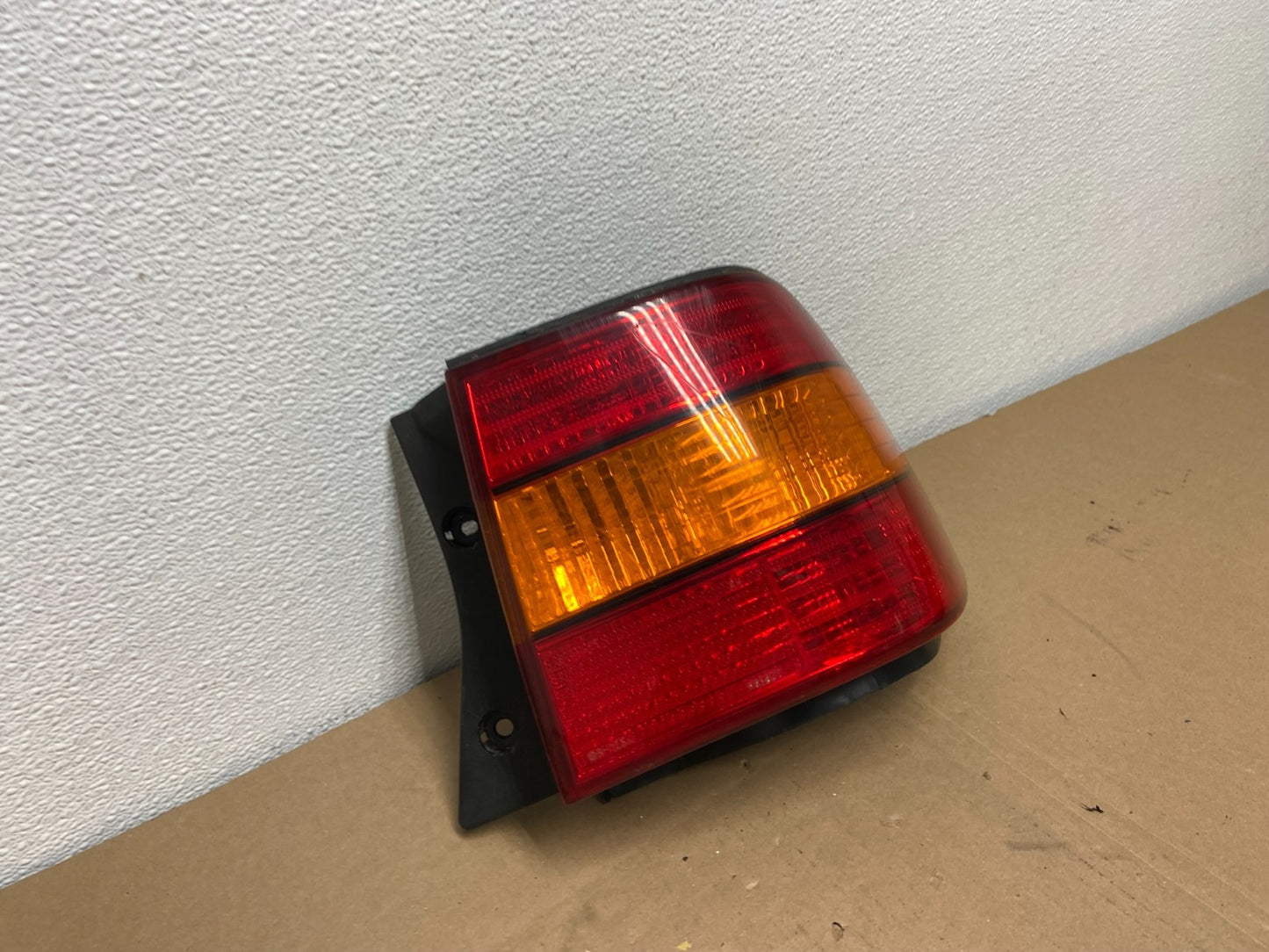 1998 1999 2000 Lexus LS400 Right Passenger RH Side Tail Light AB6352 DW2