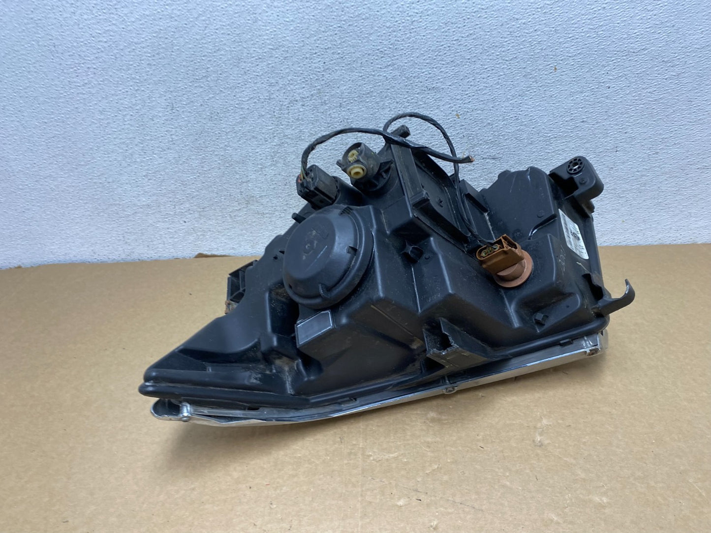 2011 to 2014 Ford Edge Front Right Passenger Headlight Halogen AF7292 DW8