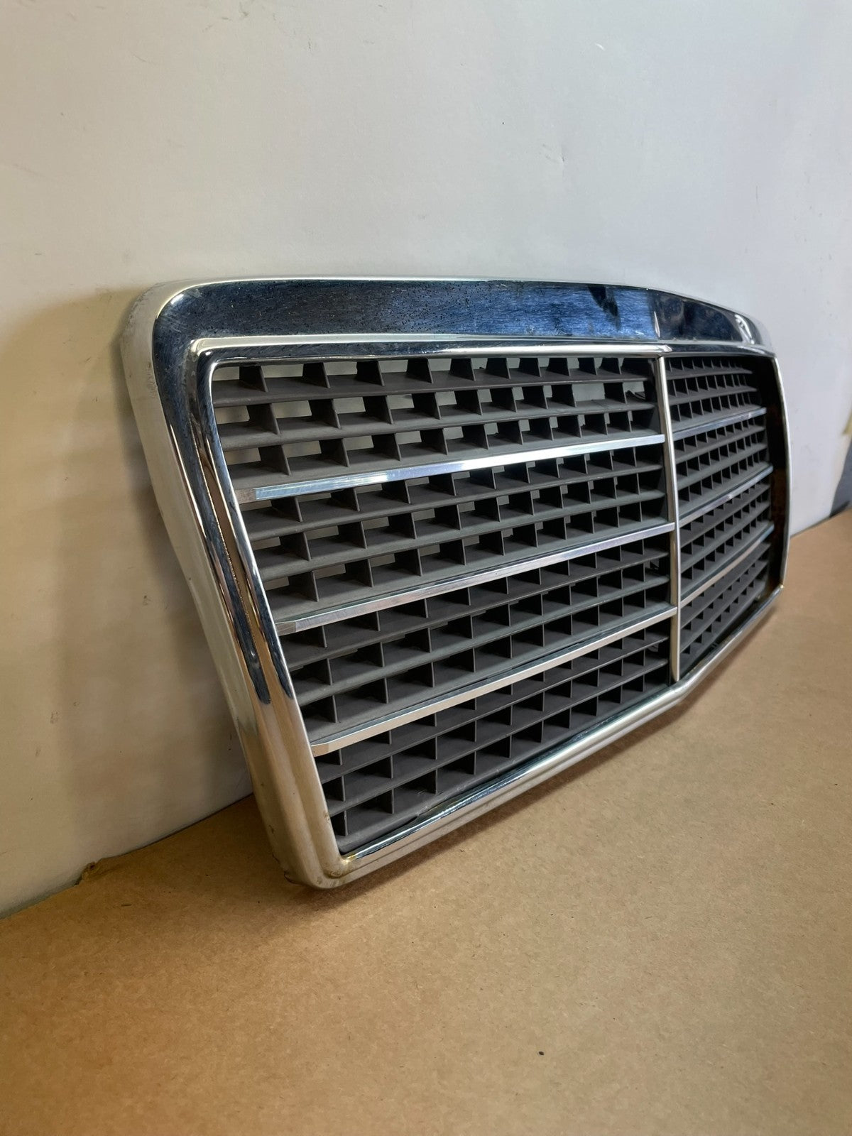 1994 to 1995 Mercedes Benz W124 E-Class Front Upper Grill Grille AF8540 DG2