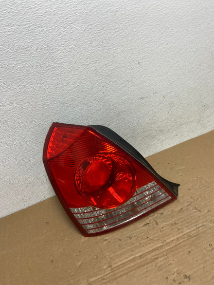 2004 2005 2006 Hyundai Elantra Sedan Left Driver LH Tail Light AD4105 LK2