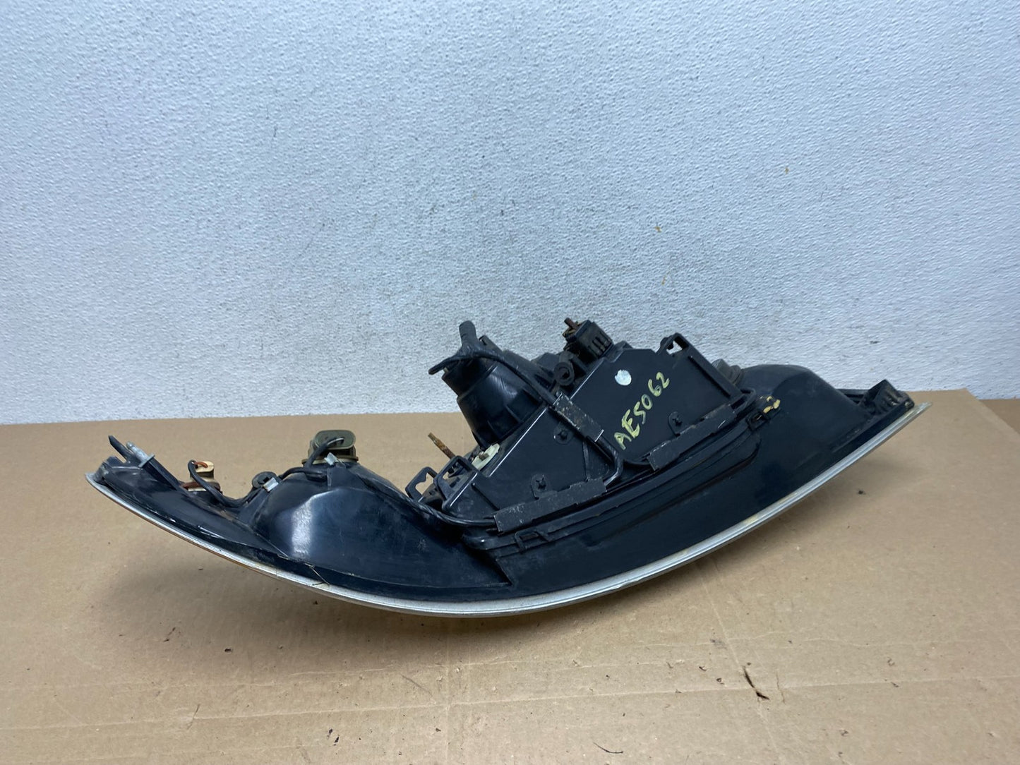 1999 to 2002 Lincoln Continental Left Driver LH Side Headlight AE5062 DW6