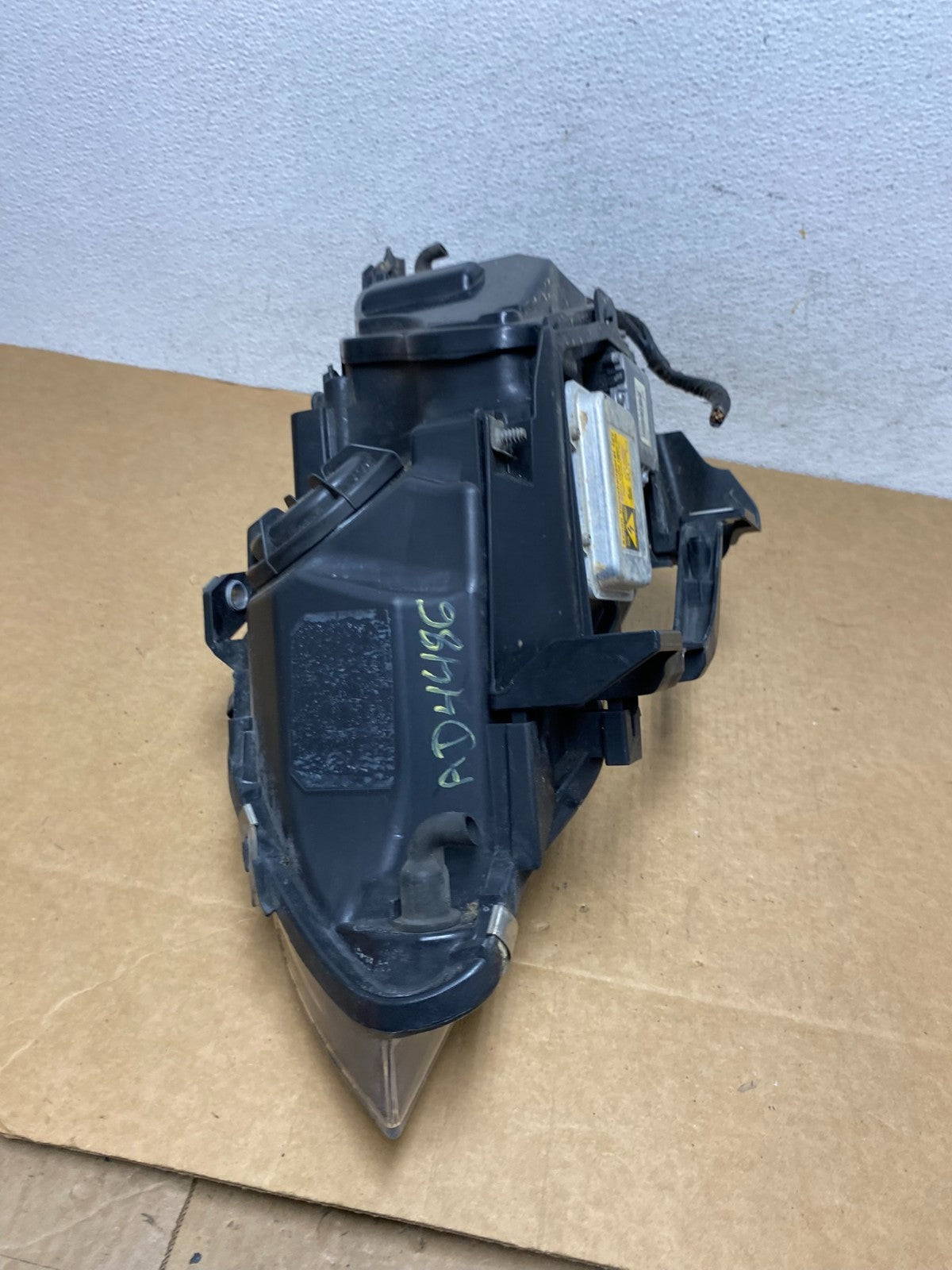 2004 to 2007 BMW 525i 5 Series Headlight Right Passenger Xenon AFS AD4486 DW9