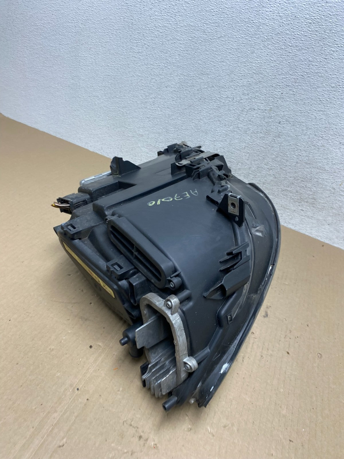 2009-2012 BMW 7-Series 740i 750i Left Driver LH Xenon HID Headlight AE70109