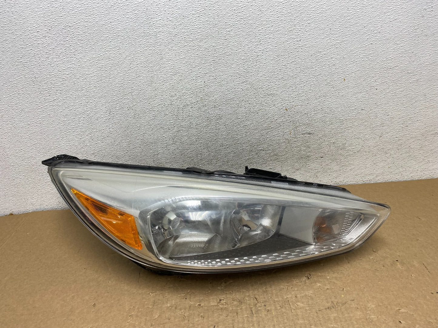 2015-2017 Ford Focus Right Passenger Rh Side Halogen Headlight AF7922 DW0