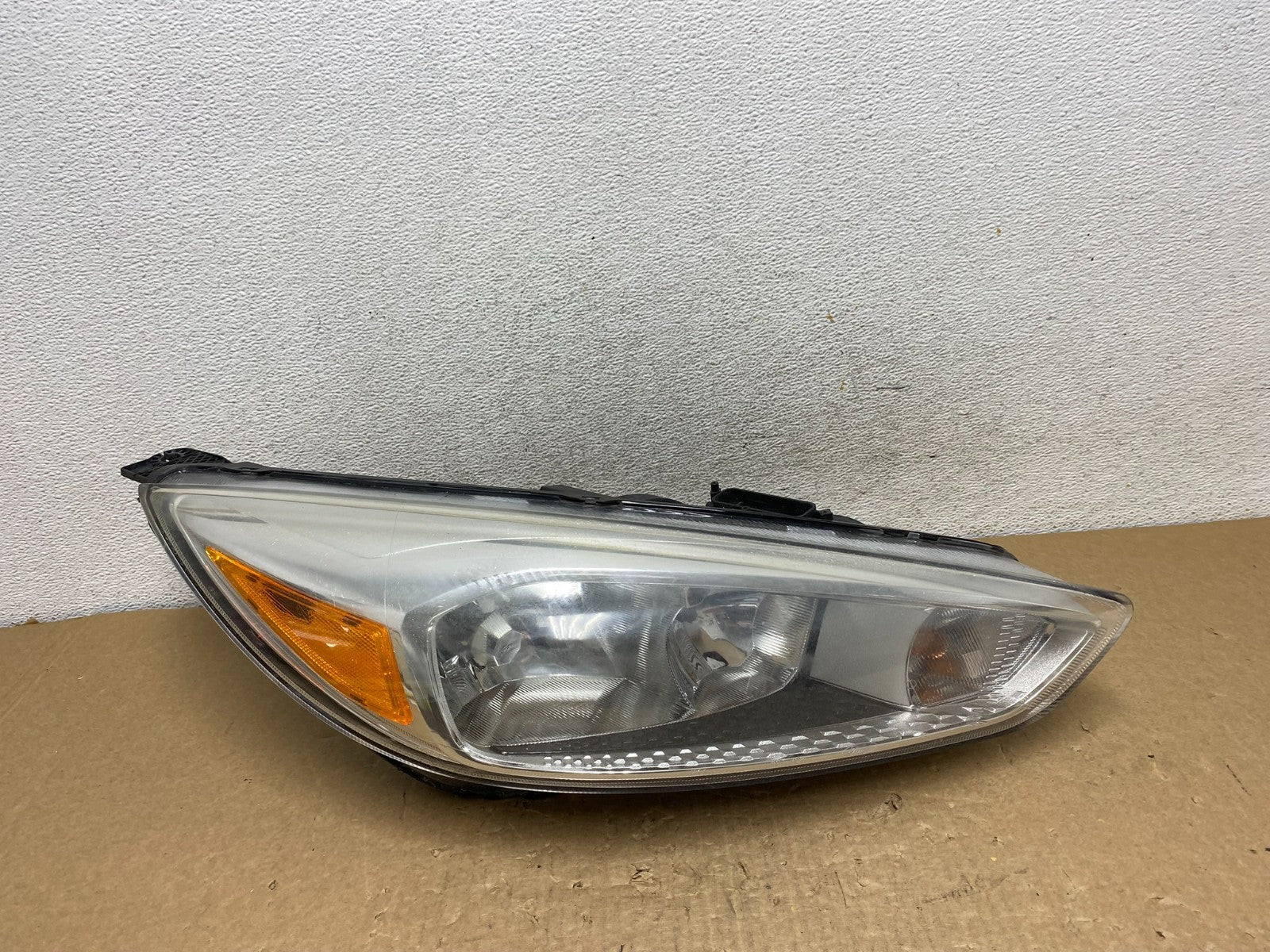 2015-2017 Ford Focus Right Passenger Rh Side Halogen Headlight AF7922 DW0