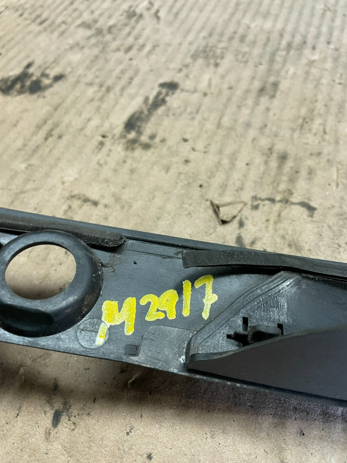2016 - 2019 Ford Explorer Interceptor Rear Tailgate Molding With Camera M2917 DG11