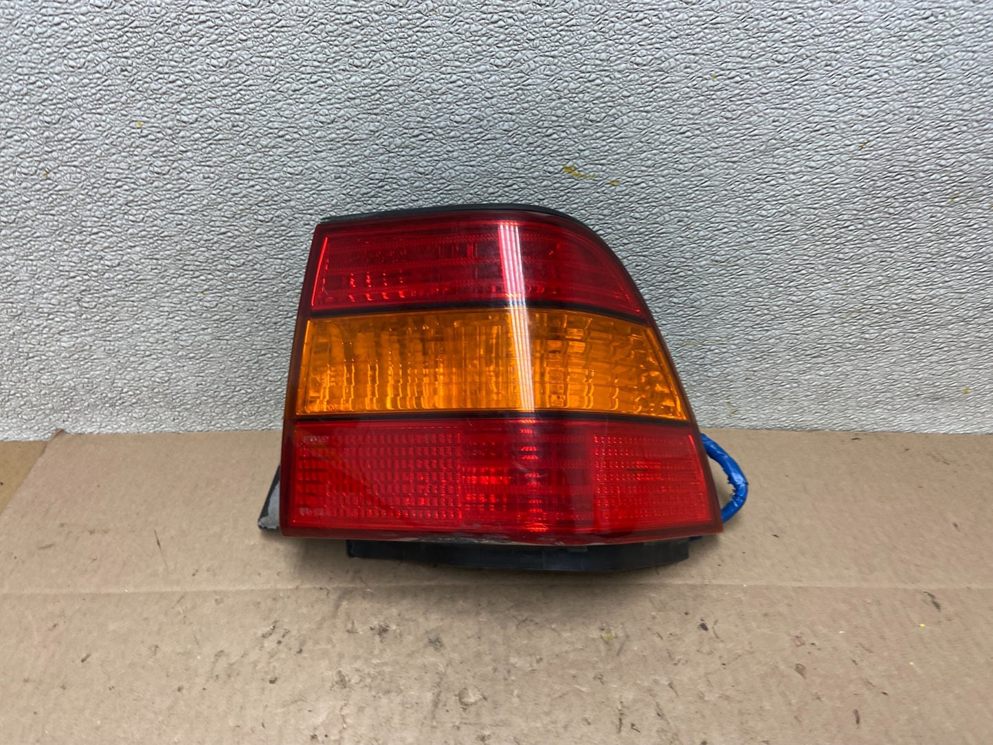 1998 1999 2000 Lexus LS400 Right Passenger RH Side Tail Light OEM Z6237 DW0