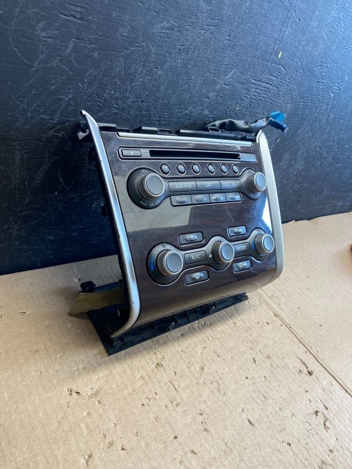 2013 to 2016 Nissan Pathfinder Radio Temperature Climate Control AE3955 DG2
