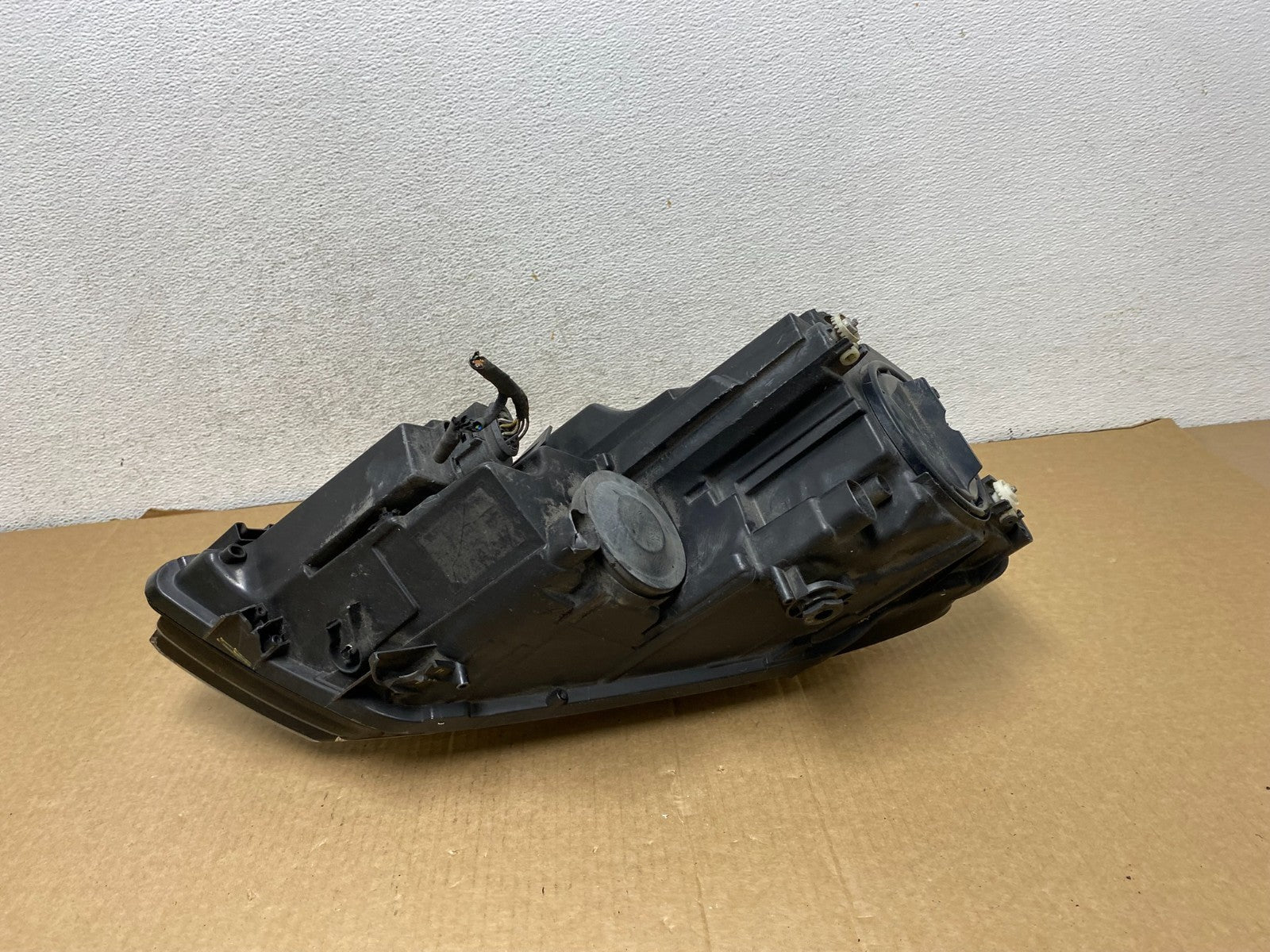 2011 to 2014 Volkswagen Jetta Left Driver LH Headlight Halogen AG1999 DW8