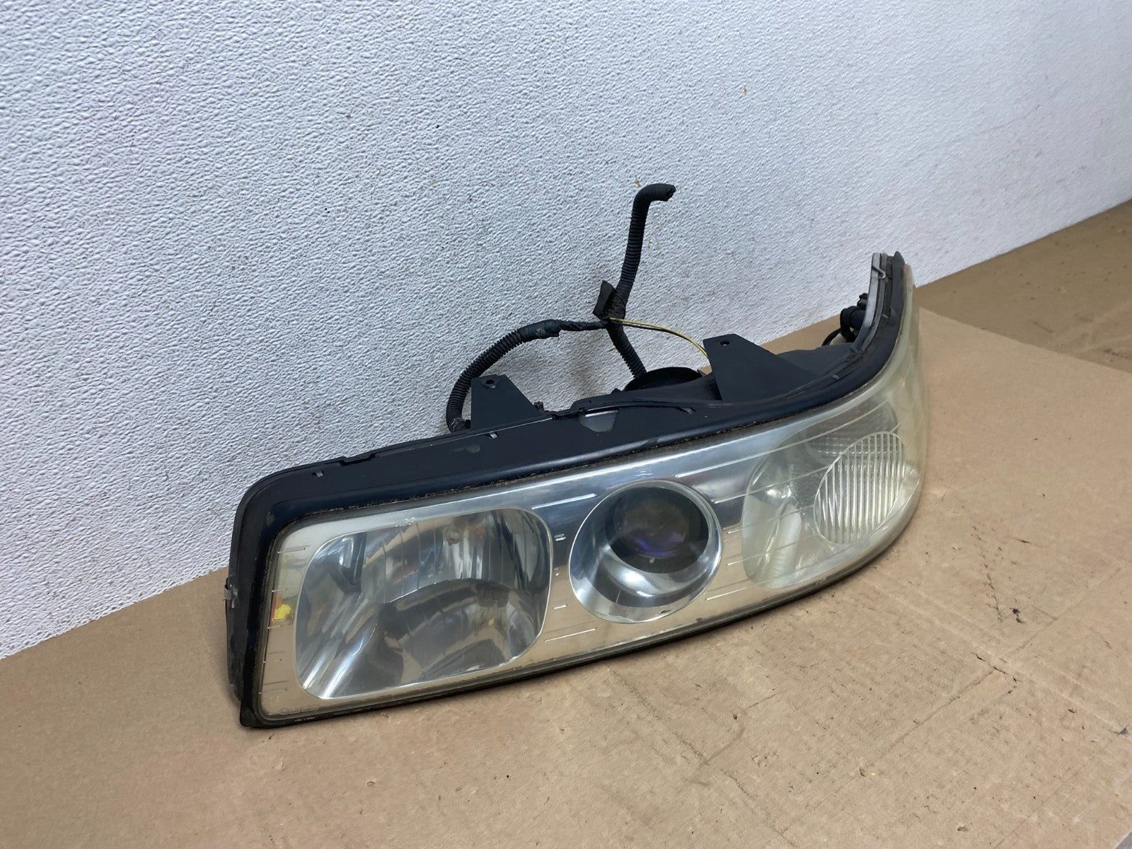 1998 to 2004 Cadillac Seville Left Driver LH Side Headlight ae6743 DG2