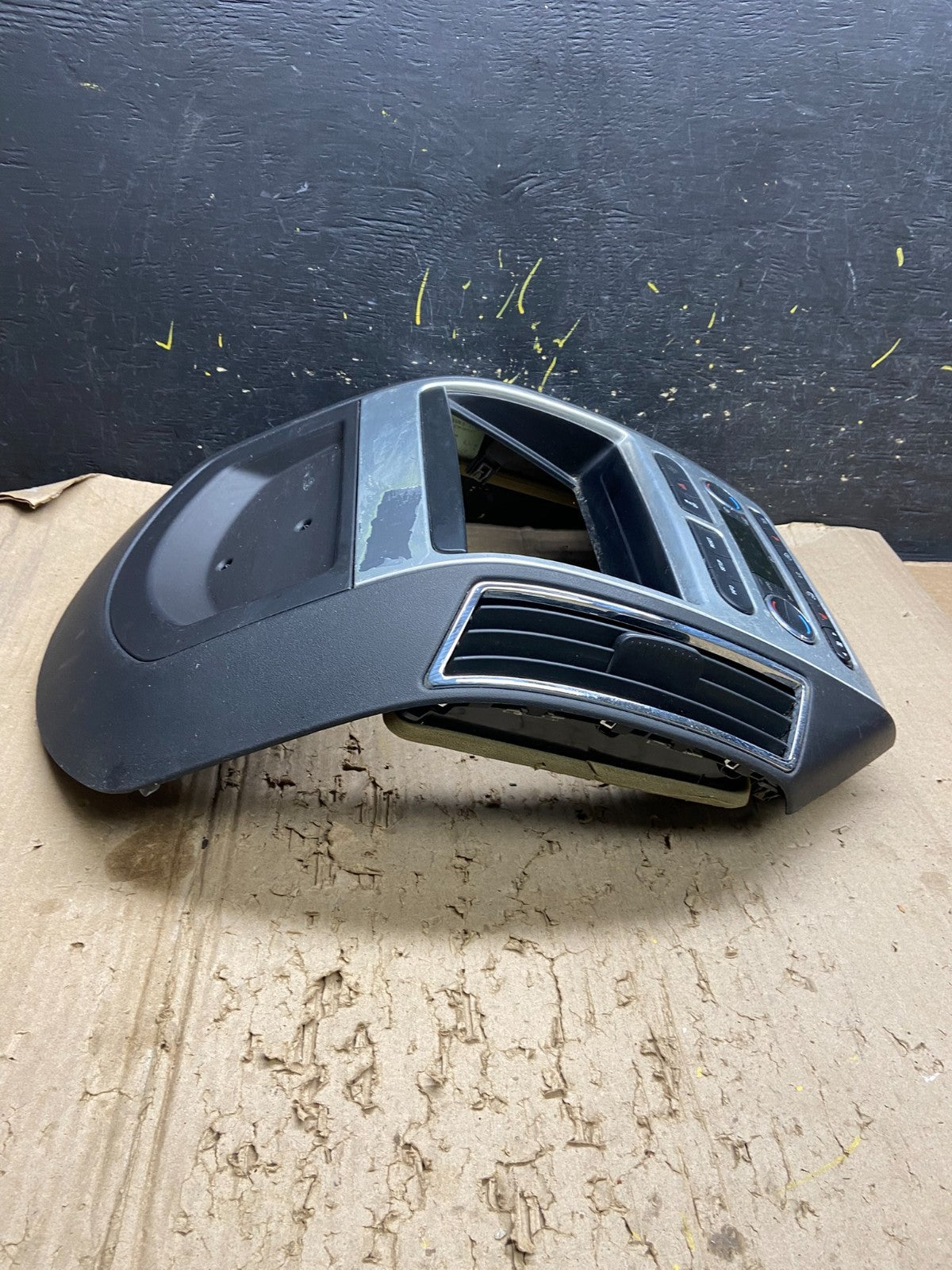 2007 - 2010 Ford Edge Heater Climate Control Radio Control Dash Bezel X6447 DG3