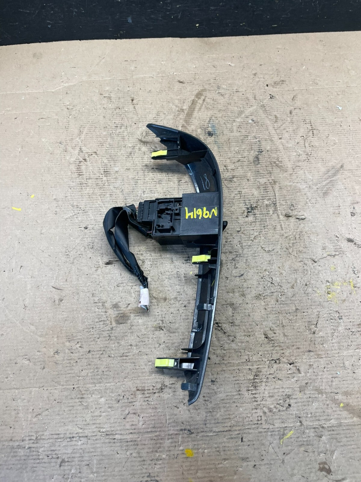 2004 to 2010 Toyota Sienna Right Side Radio Switches Bezel Trim T5802 DG4