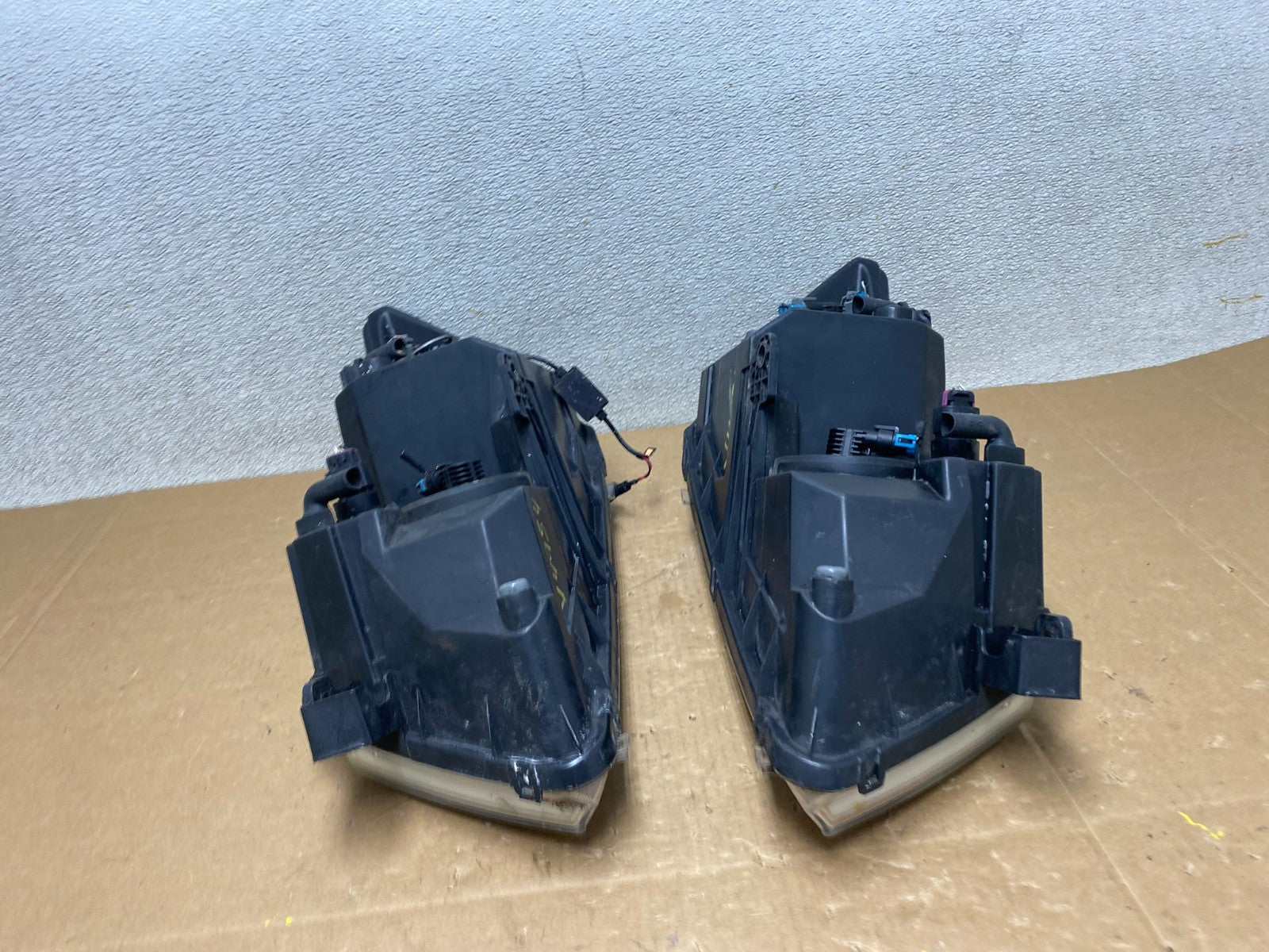 2009 to 2017 Dodge Journey Headlights Left+Right Set Halogen V4954 DW10