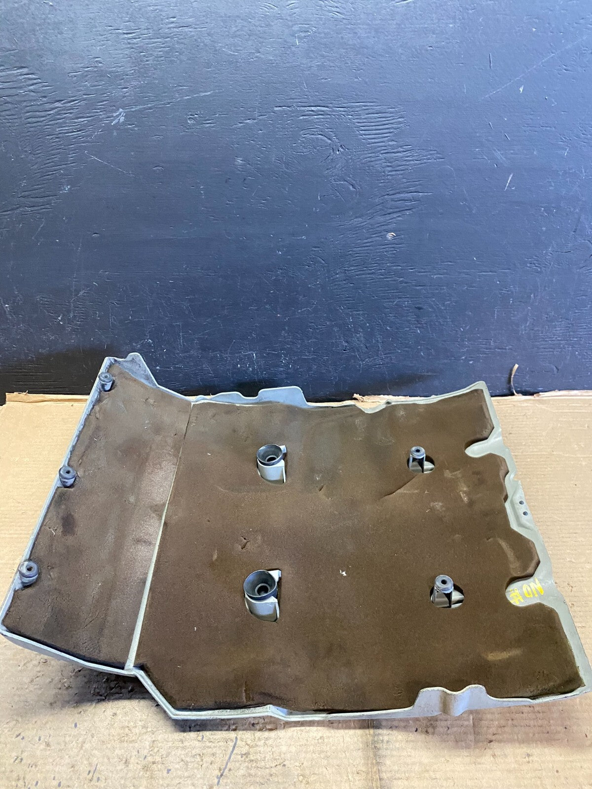 1997 to 2004 Cadillac Deville Seville Northstar Engine Motor Cover E8307 DG16