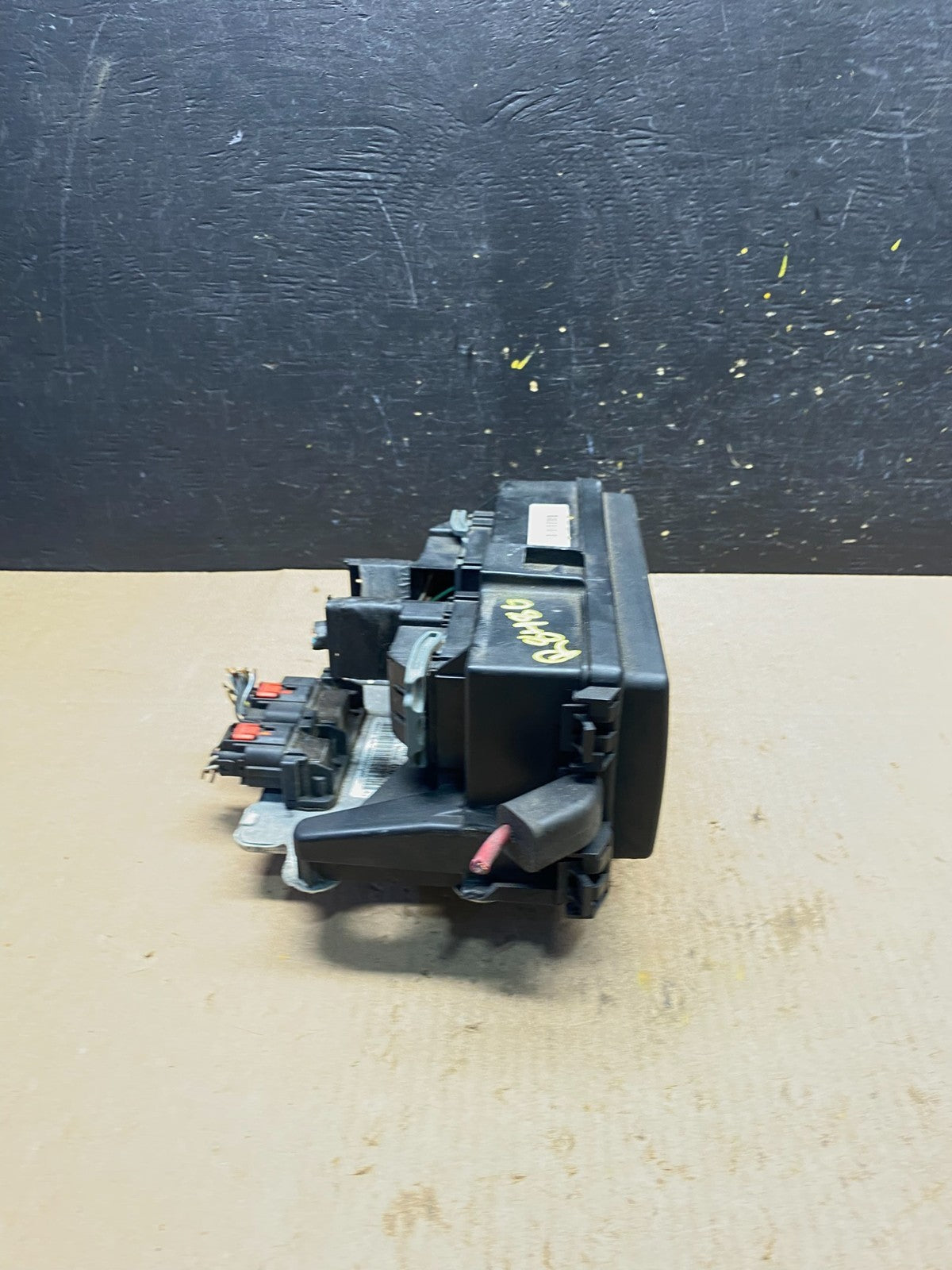 2004 2005 Dodge Durango Fusebox Fuse Box Relay Body BCM Module R8480 DG2