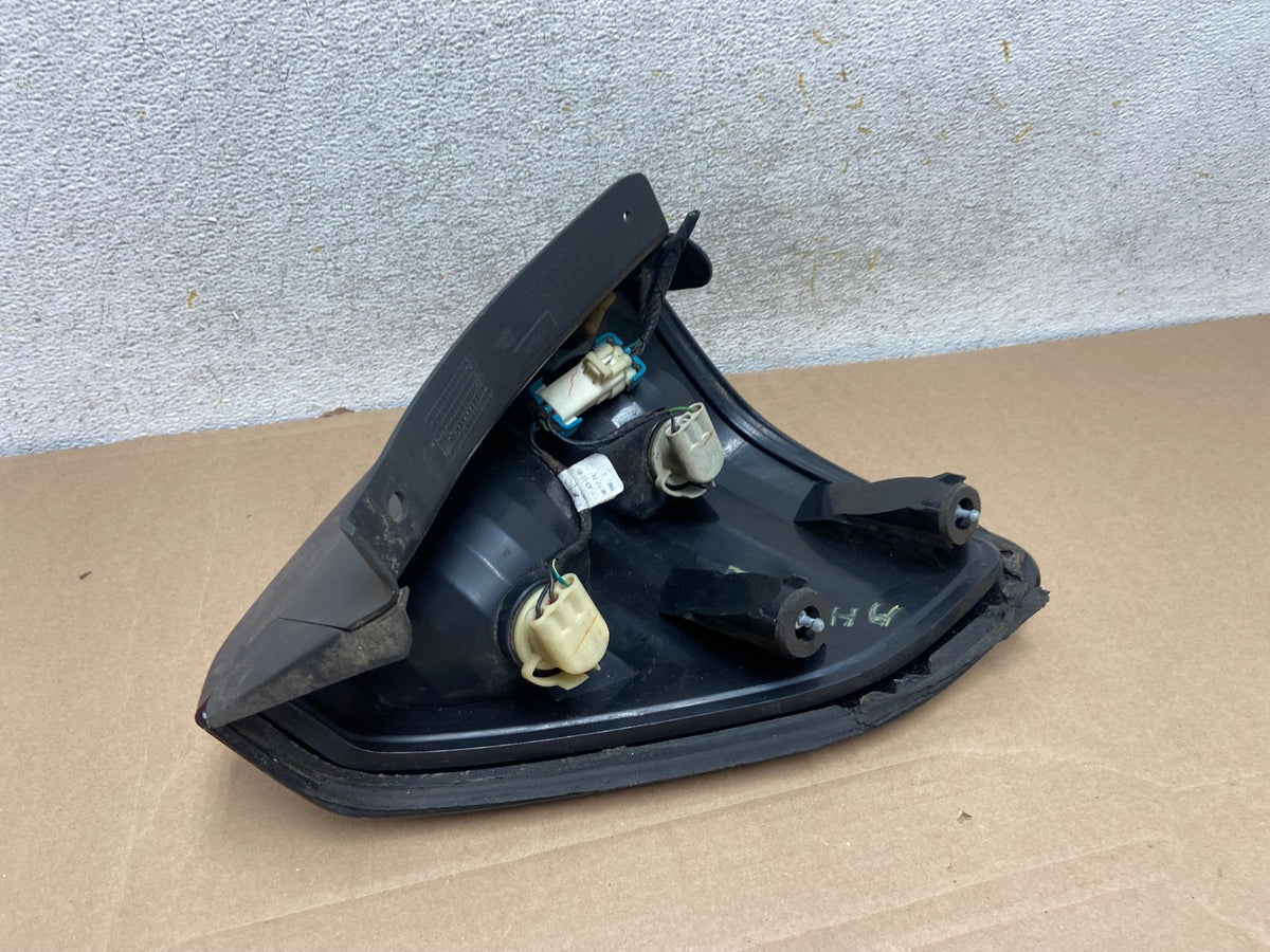 2001 - 2005 Pontiac Aztek Right Passenger Side Tail Light AH9305 LK5