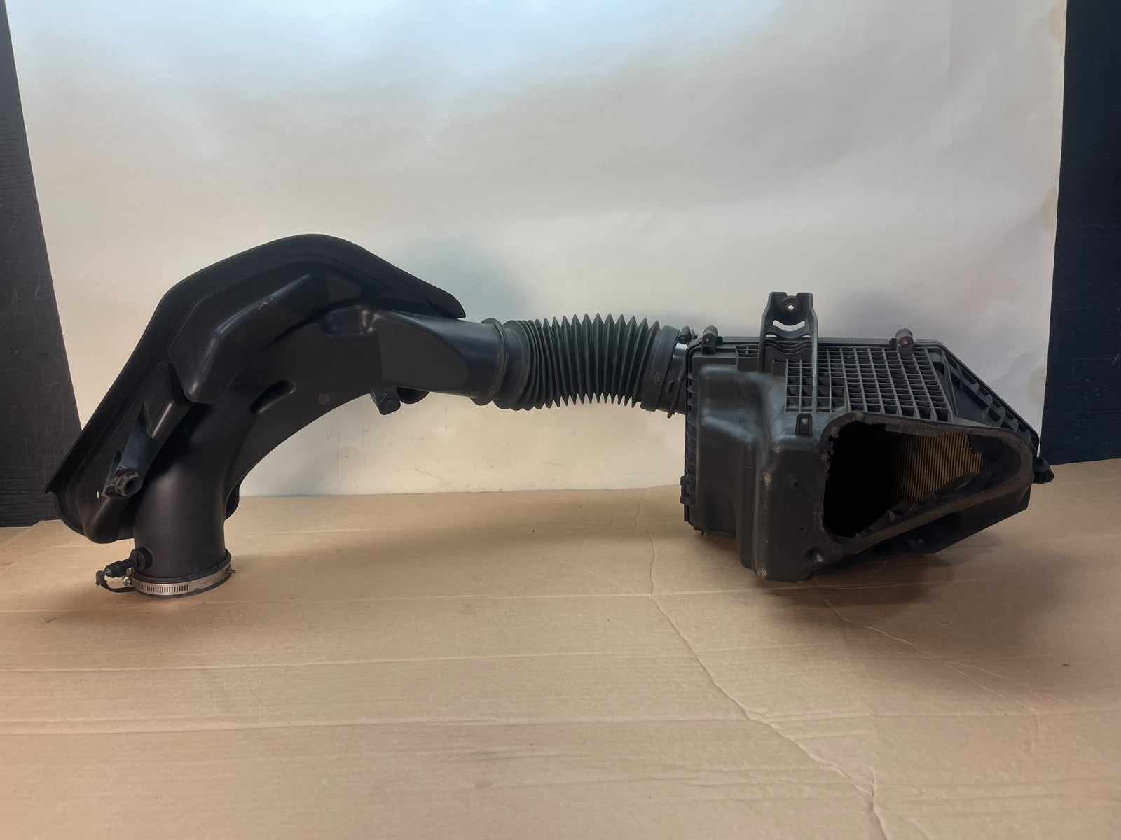 2011 to 2018 Chrysler 300 3.6L Air Intake Duct Tube Cleaner AG7824 DG4