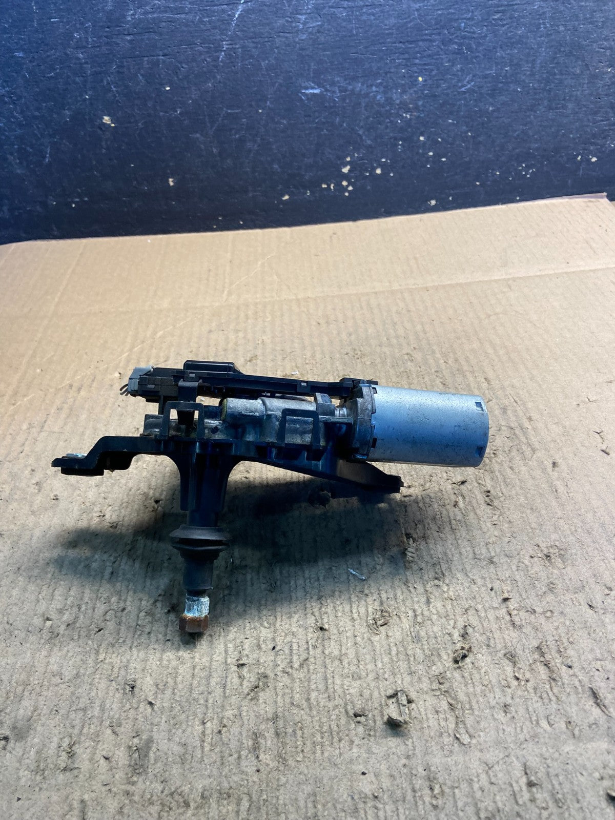2013 to 2019 Ford Escape Rear Windshield Wiper Motor OEM Z21154