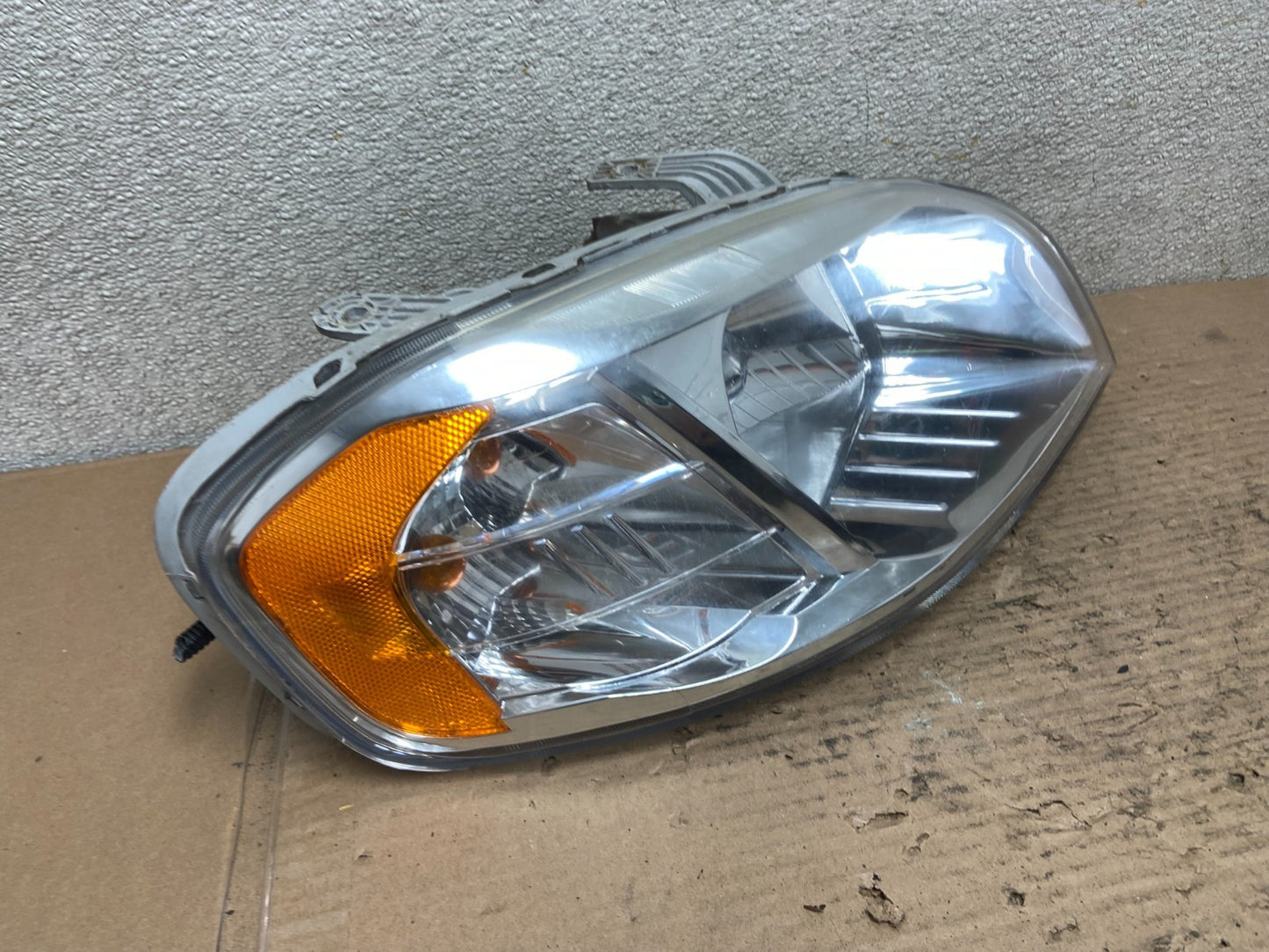 2007 - 2011 Chevrolet Aveo Ntbk Right Passenger Headlight Halogen AA9568 DG2