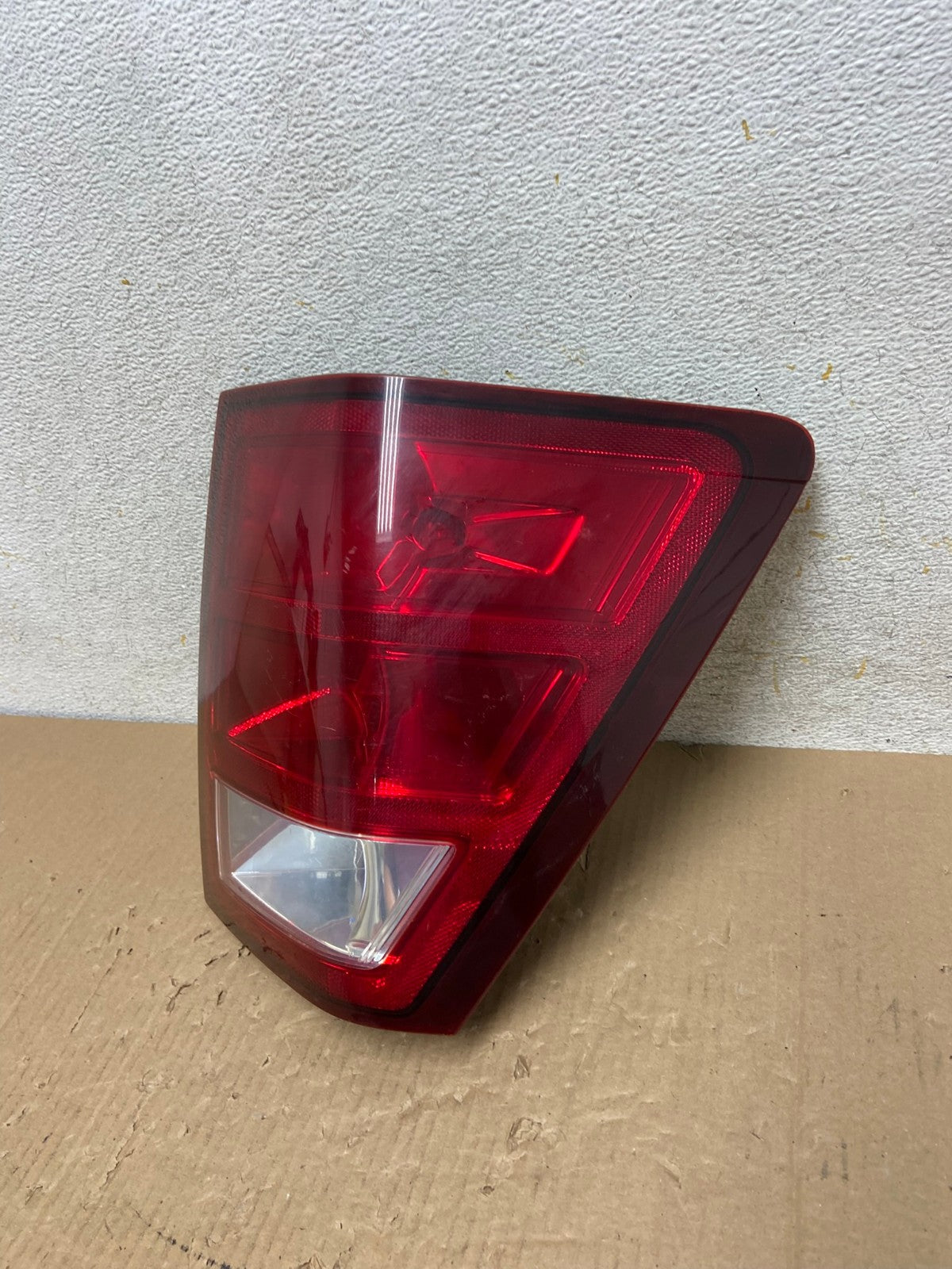 2005 - 2006 Jeep Grand Cherokee Right Passenger Rh Tail Light AI1282 LK1