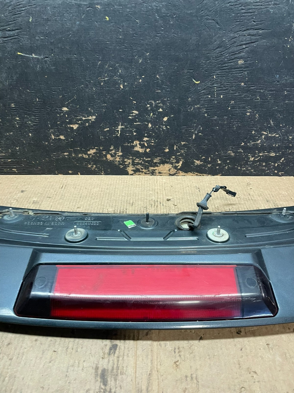 2011 to 2015 Chevrolet Volt Rear 3rd Third Brake Light Trim Spoiler Z8104 DG8