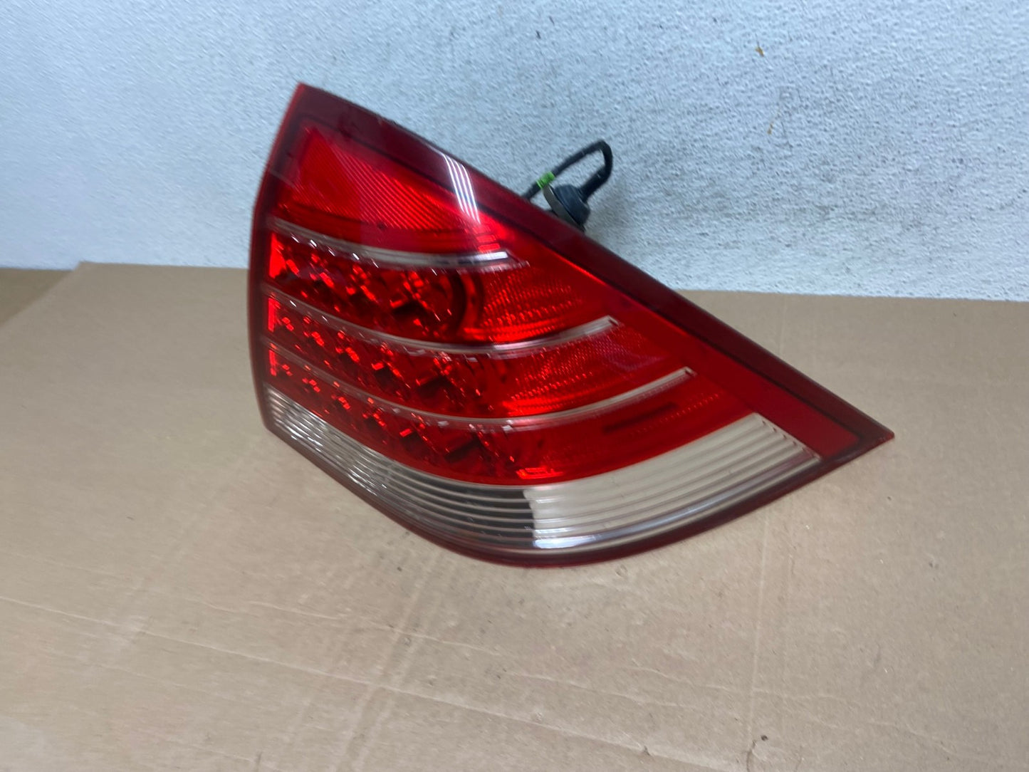 2005 to 2007 Mercury Montego Right Passenger Side Tail Light AE4918 LK1