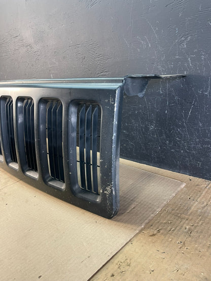 2006 to 2010 Jeep Commander Front Upper Grill Grille OEM AA7986 DG1
