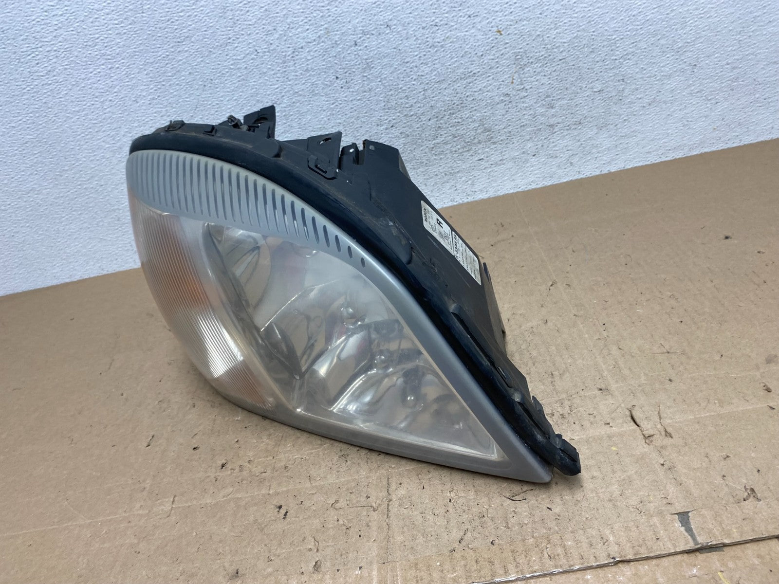 2000 to 2005 Cadillac Deville Right Passenger RH Side Headlight AE6578 DW1