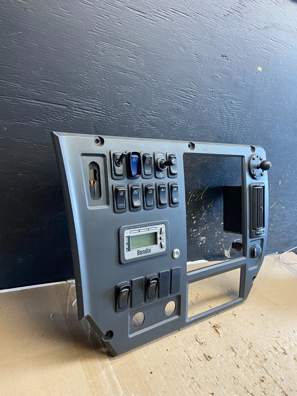 2018 Mack Dash Panel with Rocker Switches 84MT5102M CXU612 AB22751