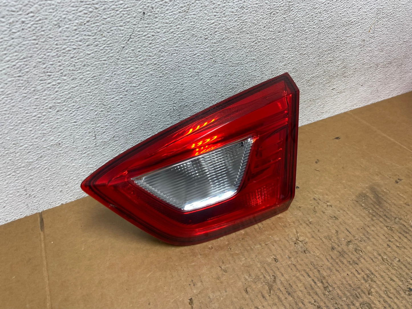 2016 2017 2018 Chevrolet Cruze Right Passinger RH Inner Tail Light AE1649 LK2