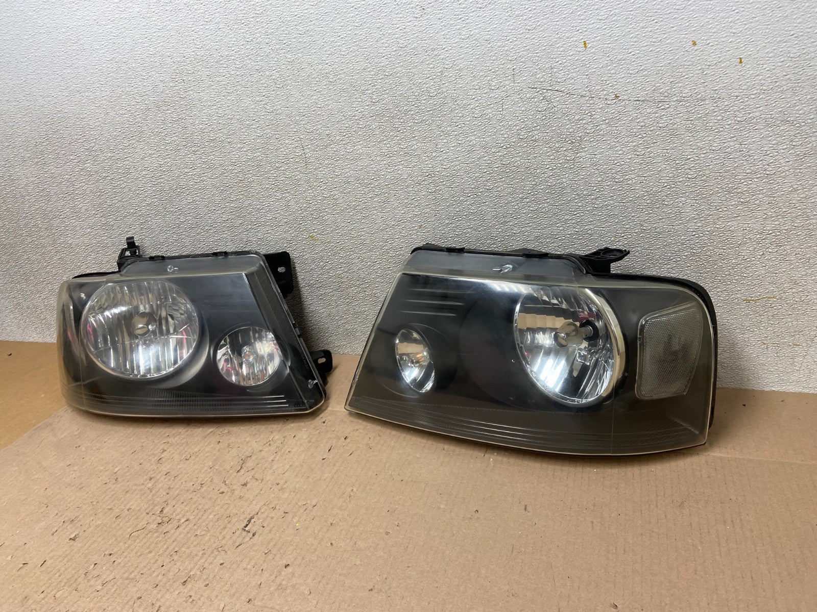 2004 to 2008 Ford F-150 F150 Left+Right Halogen Headlights Z6172 DW1