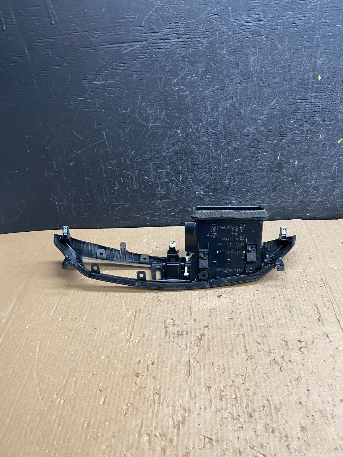 2014 to 2017 Nissan Rogue Center Dash Air Vent With Hazard Switch AF1472 DG3