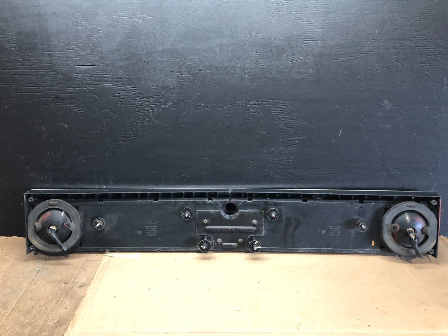 1987-1992 Chrysler LeBaron Convertible Center Tail Light Panel Trim D9206 DG16