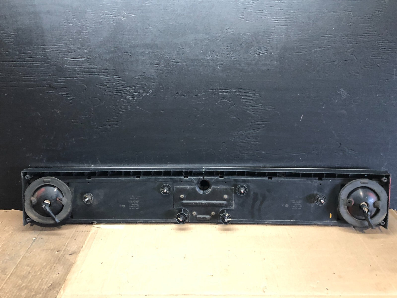 1987-1992 Chrysler LeBaron Convertible Center Tail Light Panel Trim D9206 DG16