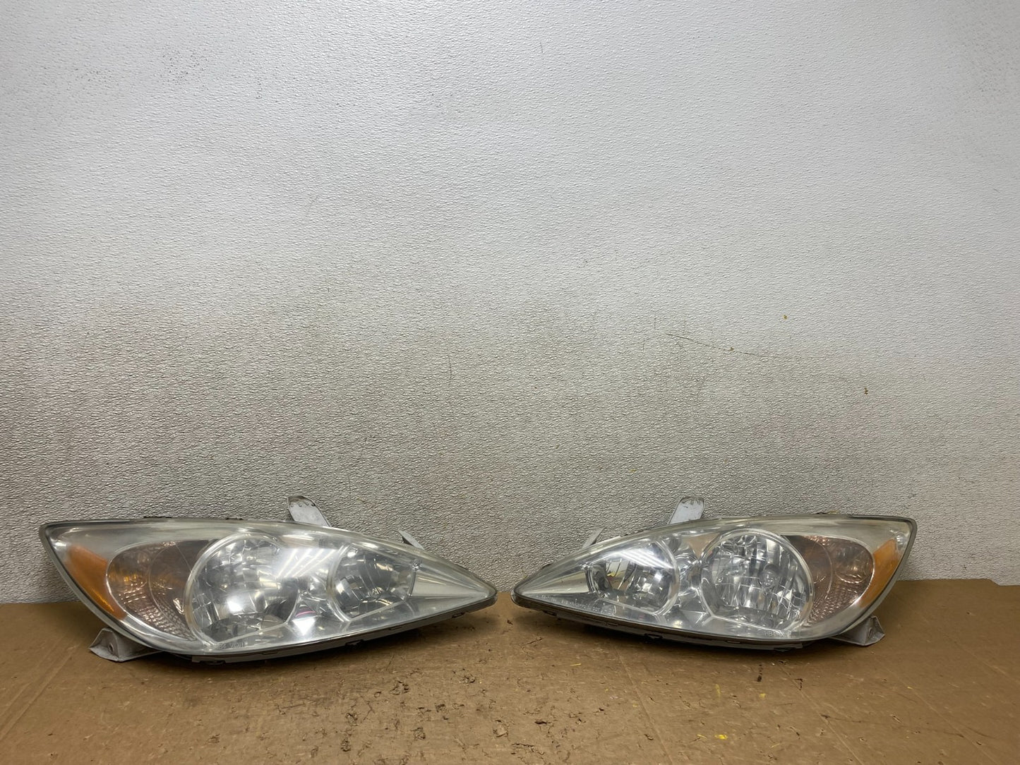 2002 2003 2004 Toyota Camry Left+Right Set Side Halogen Headlights V8292 DW0