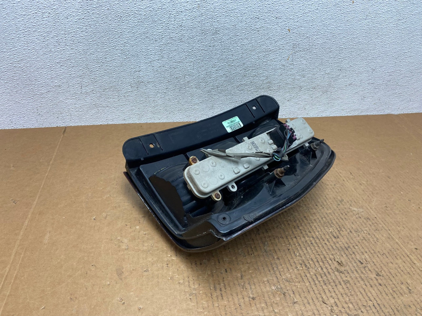 2002 to 2009 Chevrolet Trailblazer Left Driver LH Side Tail Light AE1328 LK4