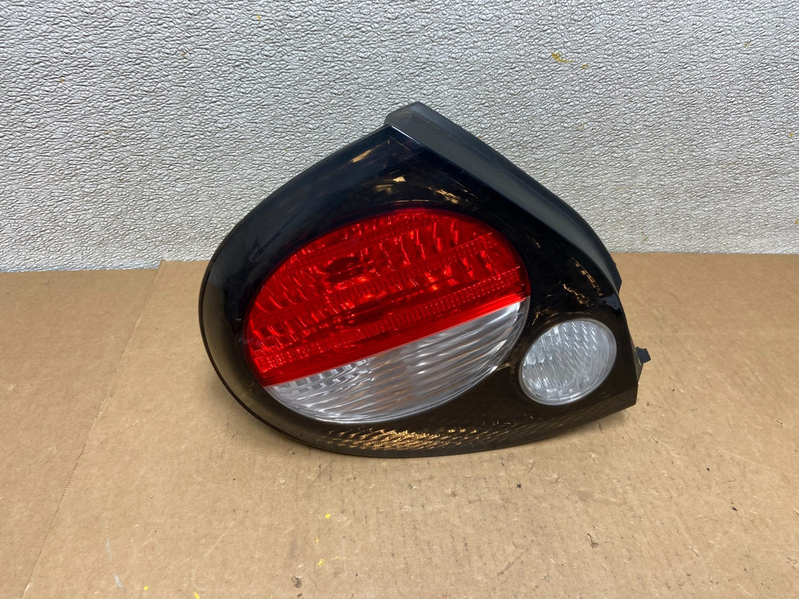 2000 to 2001 Nissan Maxima Left Driver Lh Side Tail Light Oem Z6844 DW0