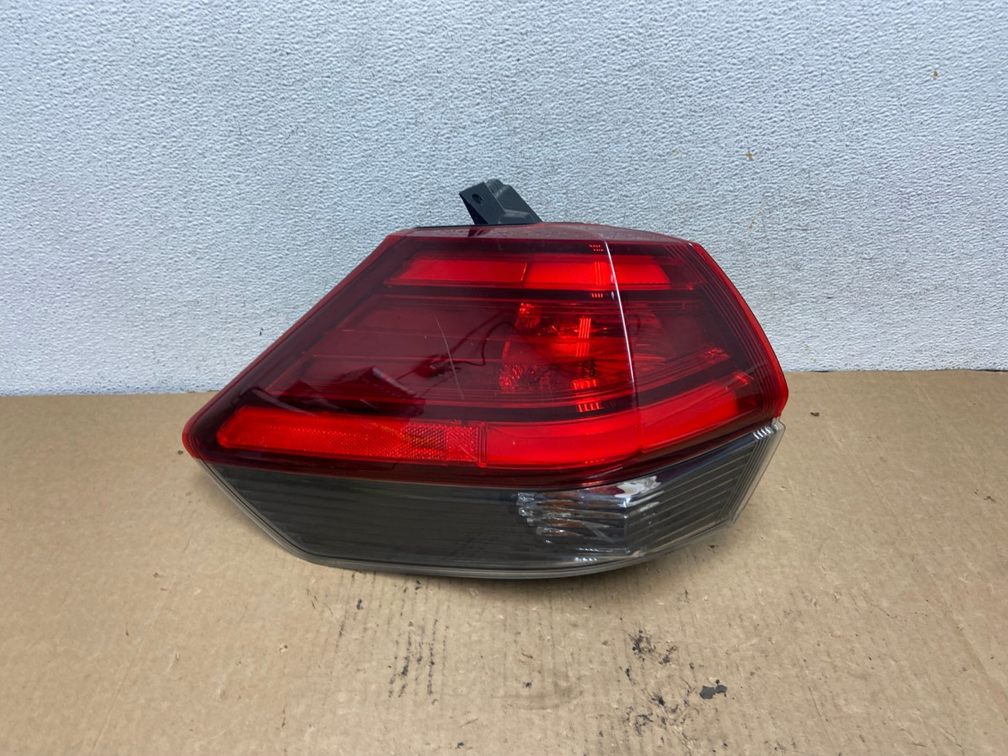 2017 - 2020 Nissan Rogue Outer Left Driver LH Side Tail Light AG2126 LK0