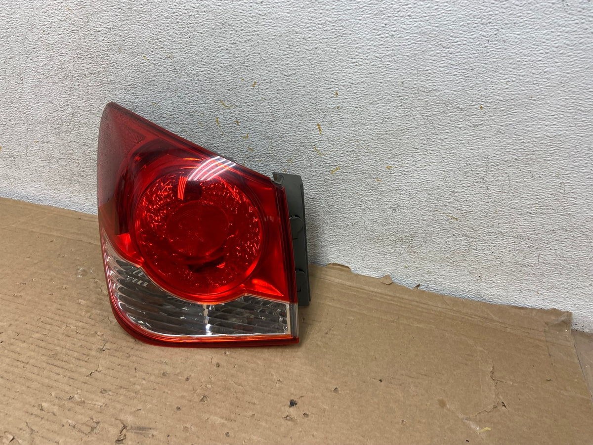 2011 2012 2013 2014 Chevrolet Cruze Left Driver LH Side Tail Light AH8863 LK2