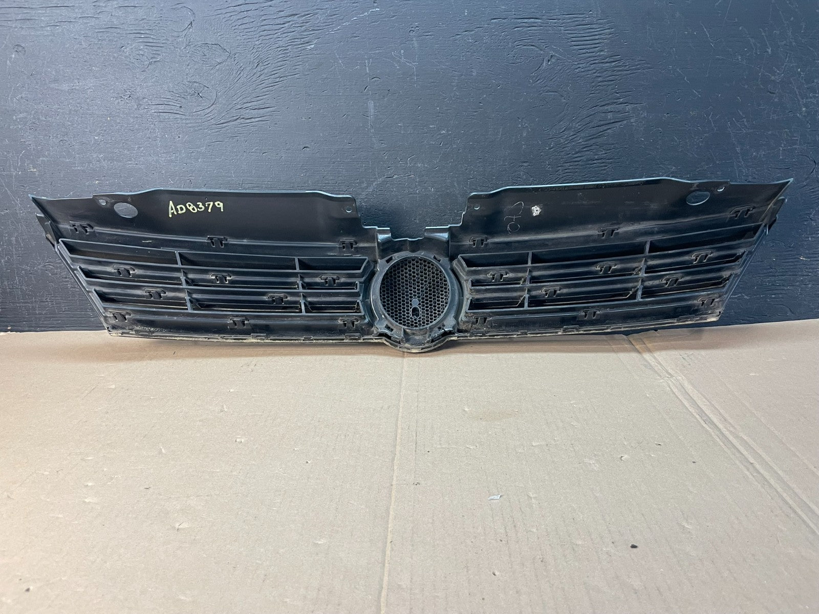 2011 to 2014 Volkswagen Jetta Sedan Front Upper Grille Grill AD8379 DG3