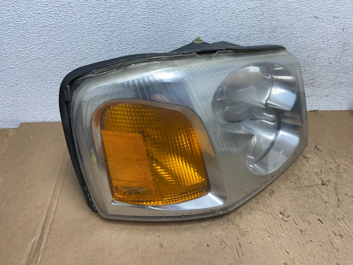 2002 to 2009 Gmc Envoy Right Passenger RH Side Headlight Halogen AD8157 DW2