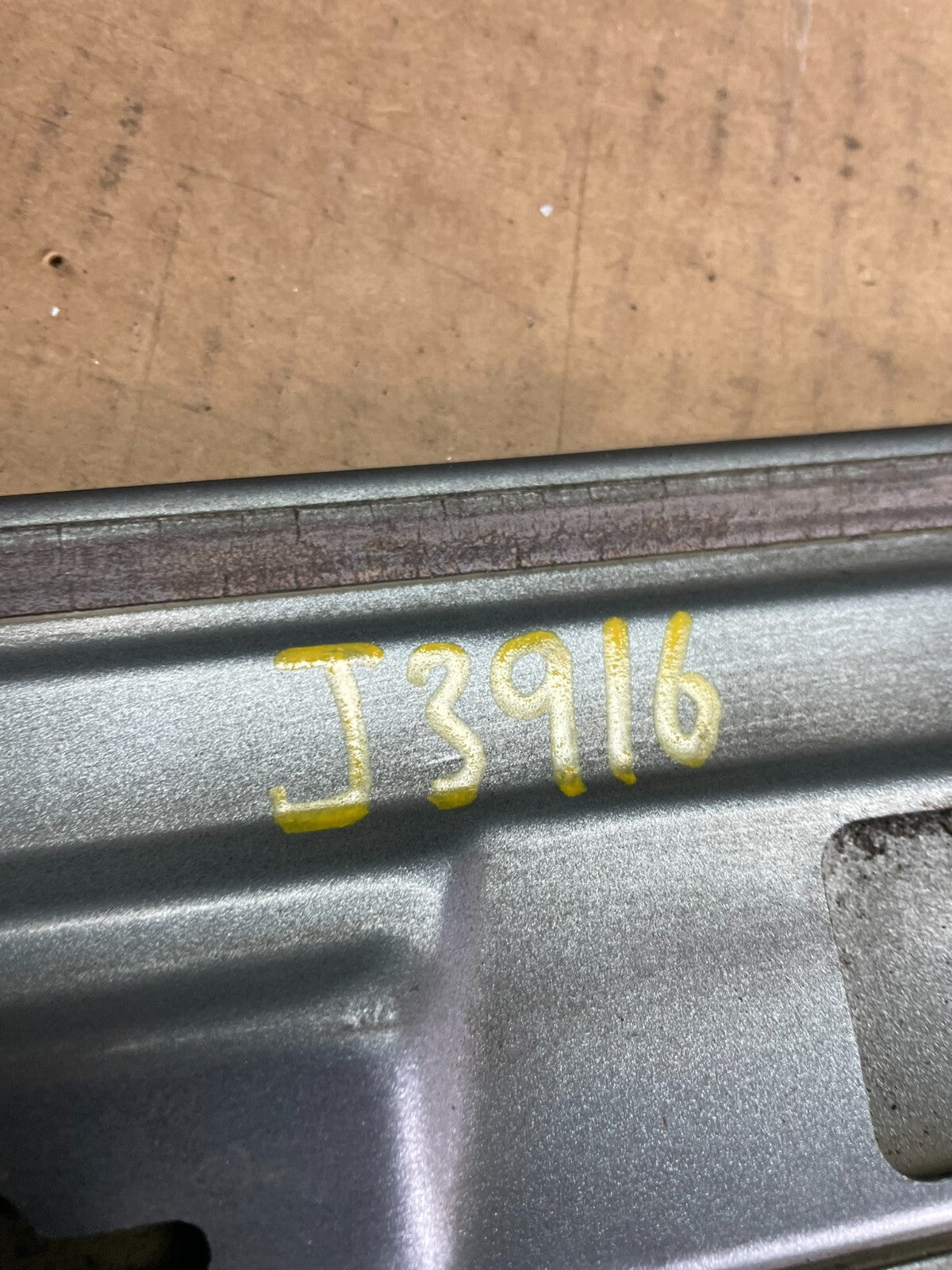 2005 to 2010 Honda Odyssey Right Side Rail Cover Quarter Trim Molding J3916 DG10