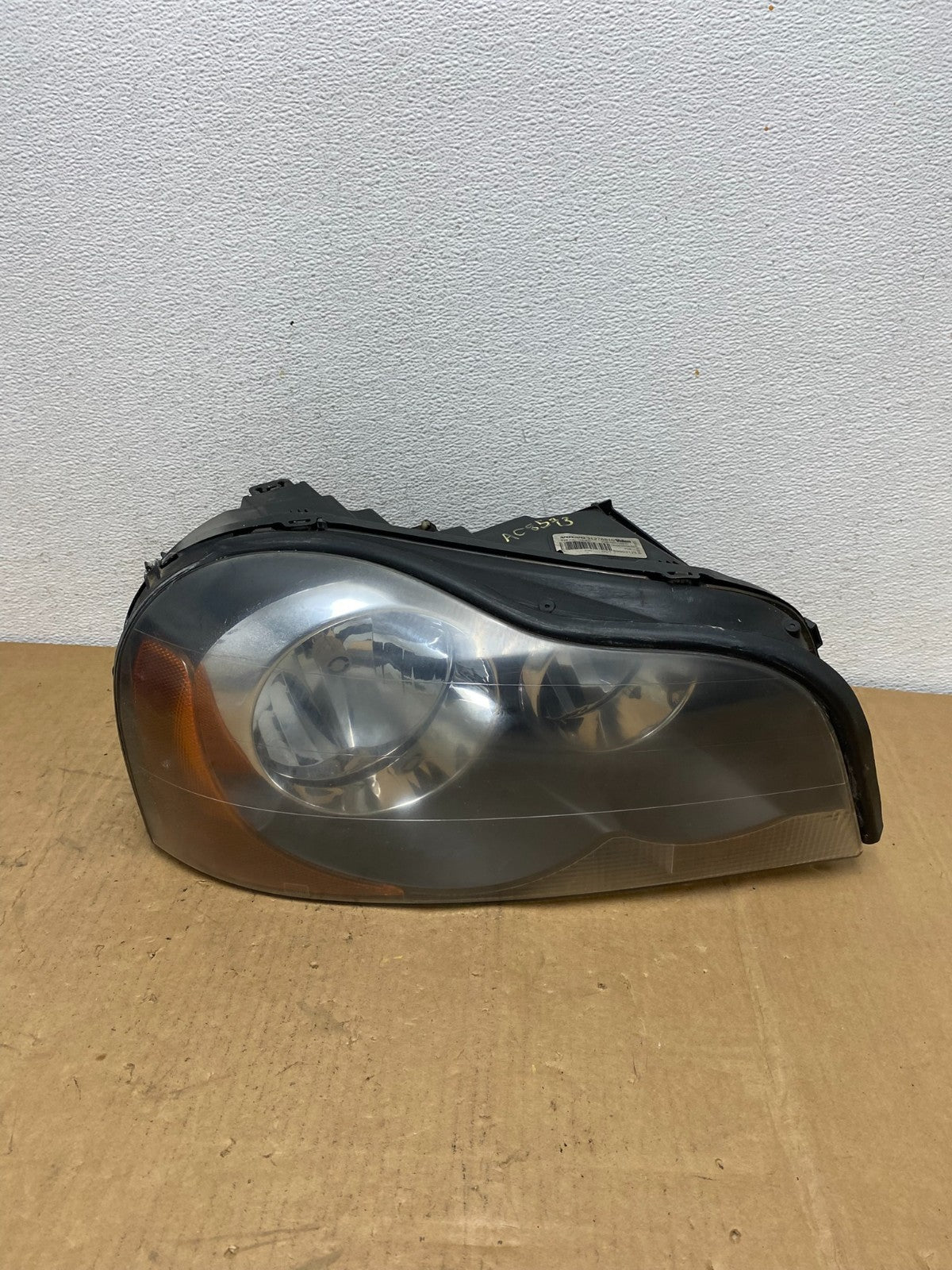 2003 to 2006 Volvo XC90 Right Passenger Rh Side Headlight Halogen AC8573 DW0