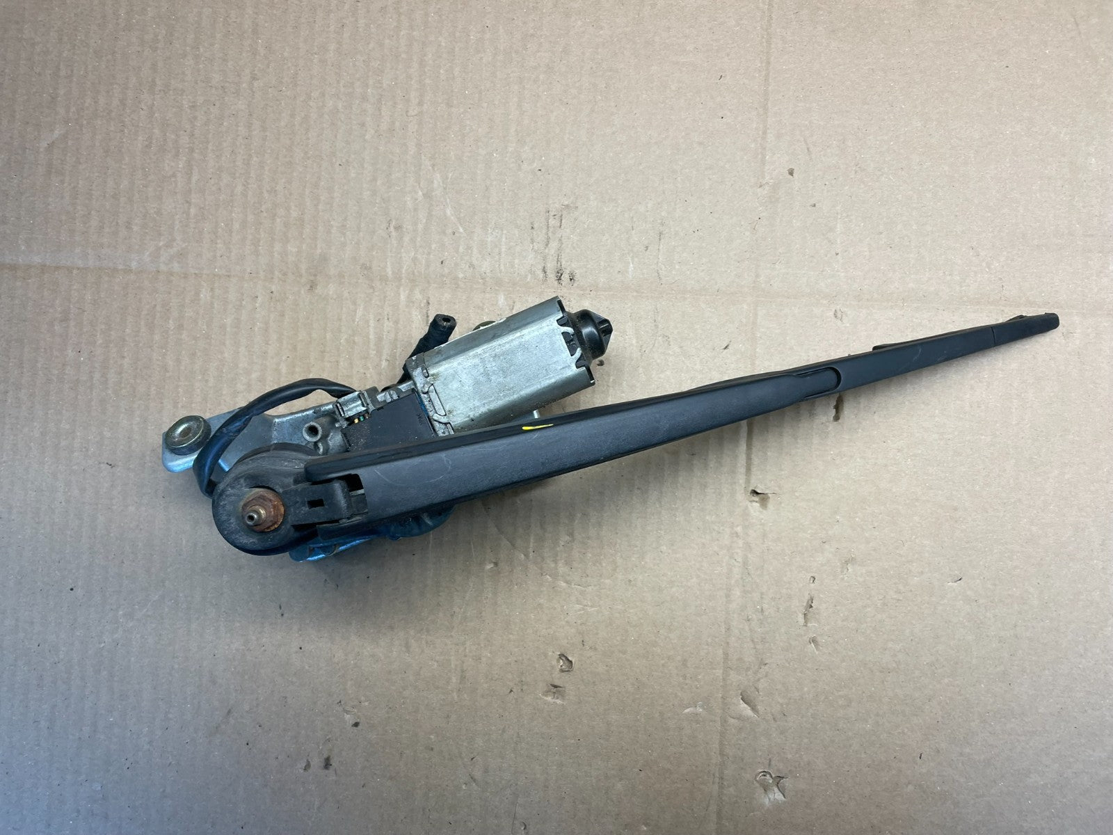 1999 to 2005 Saab 9-5 Wagon Rear Windshield Wiper Motor U2095 PS0