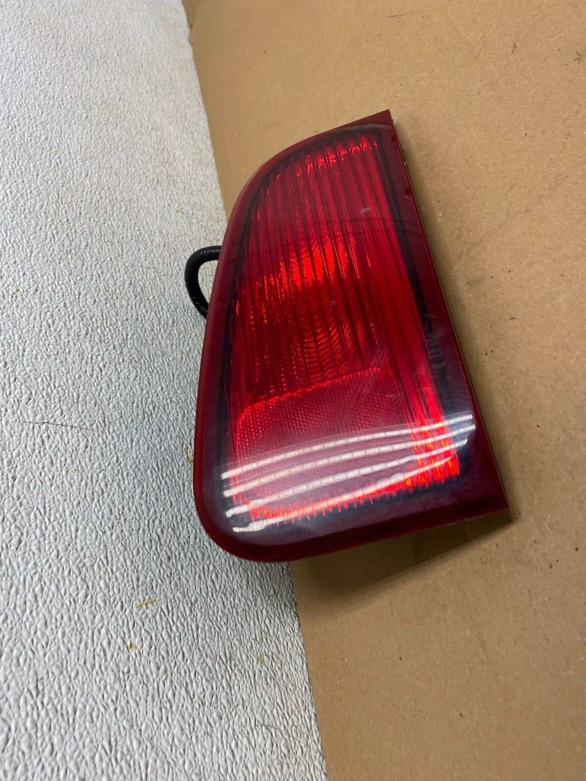 2003-2006 Lincoln Navigator Right Passenger RH Inner Tail Light OEM H0943 KC2