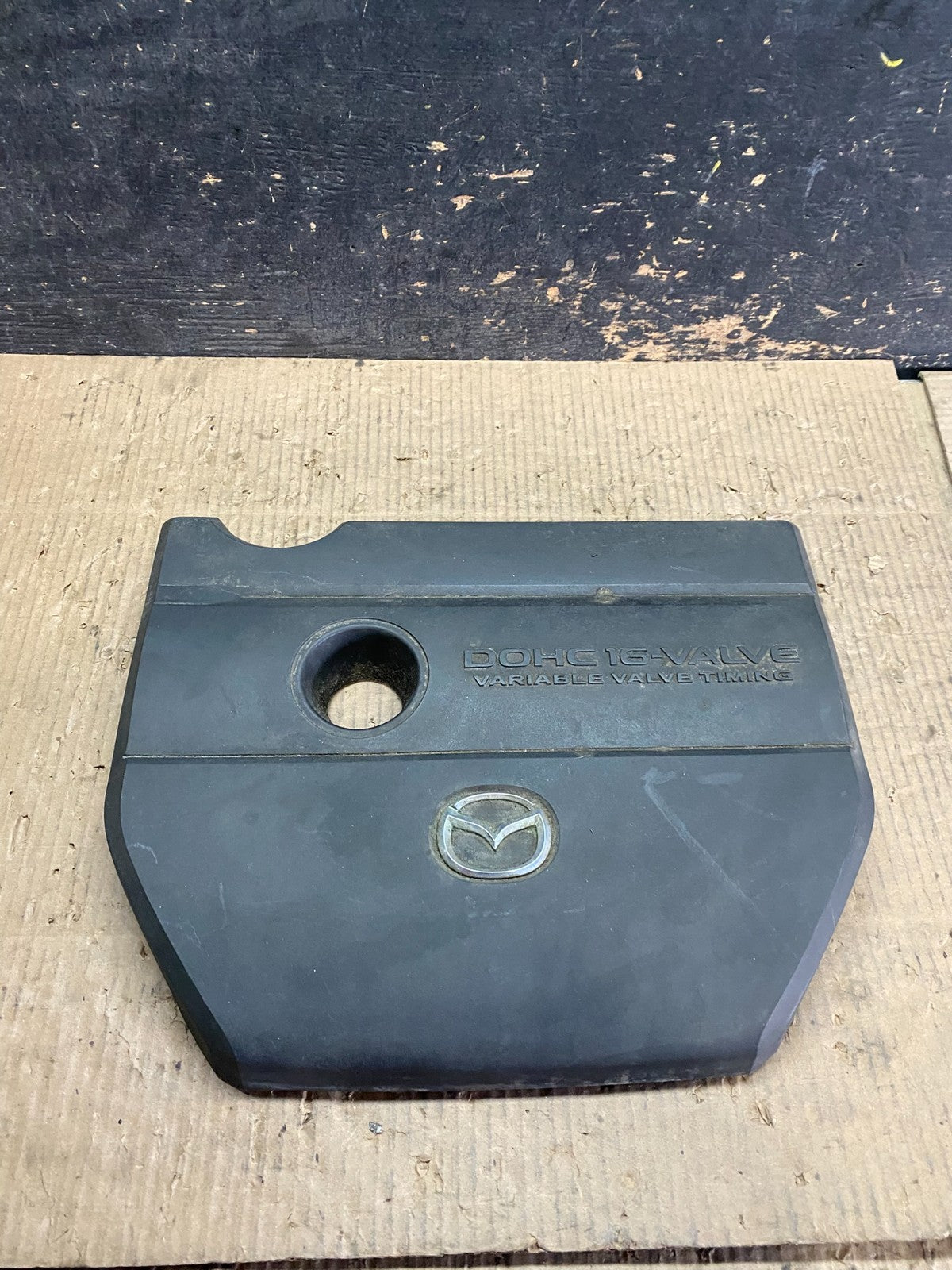 2004 to 2008 Mazda 3 DOHC 16 VALVE Engine Shield Top Cover Oem W9855  DG0