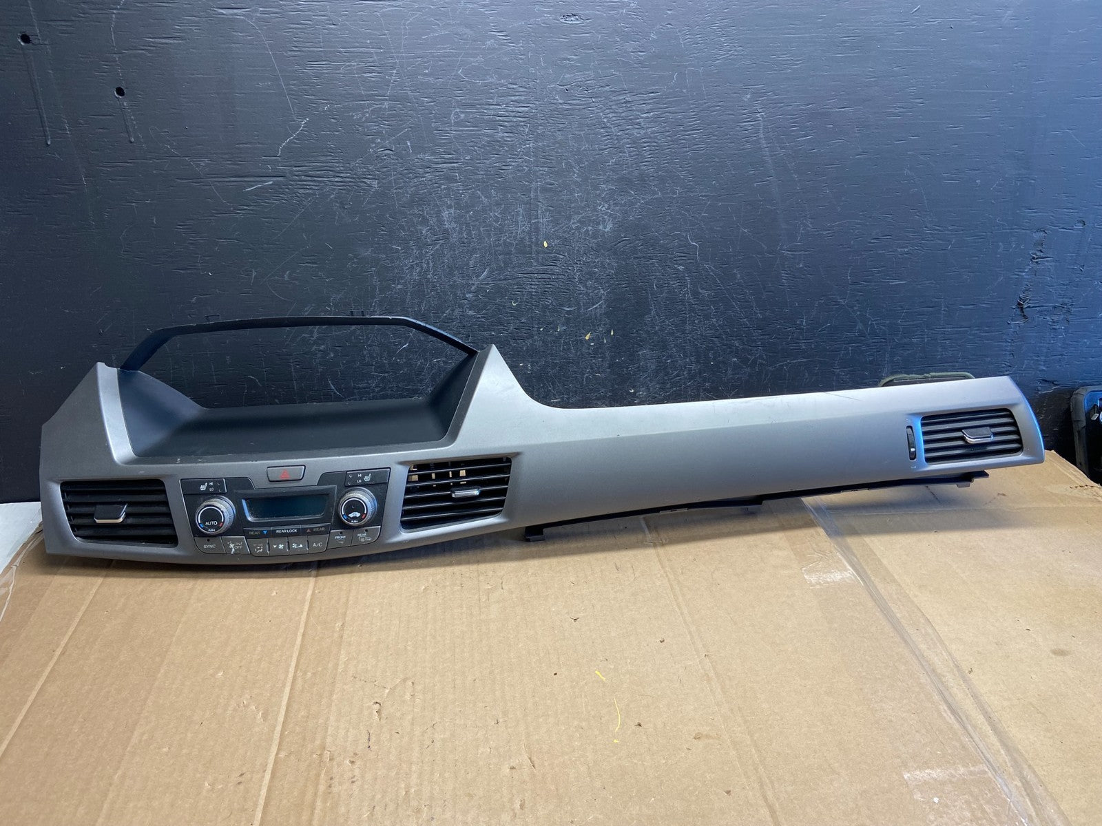 2011-2013 Honda Odyssey Dash Climate Control A/C Cluster Trim Bezel ad2132 DG0