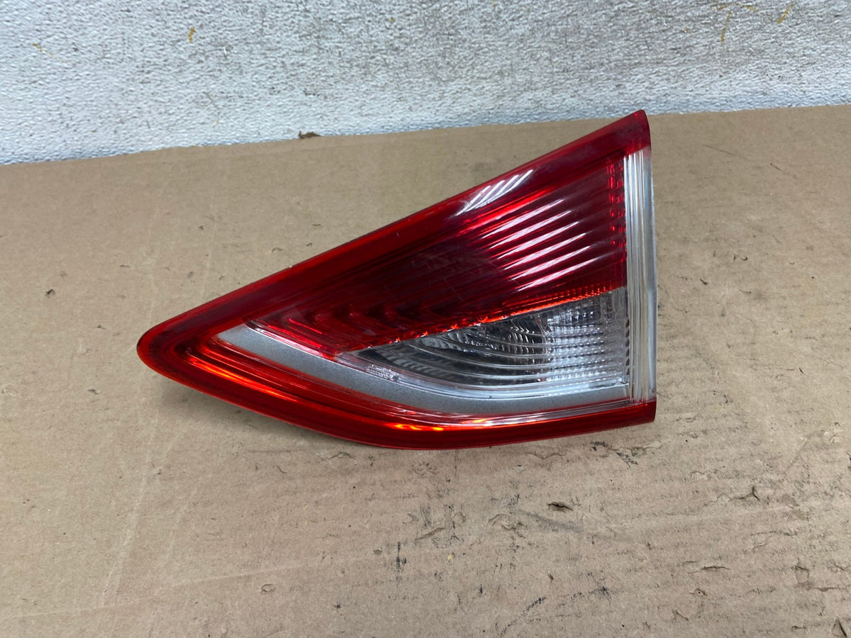 2013 to 2016 Ford Escape Right Passenger RH Side Inner Tail Light AI0934 LK0