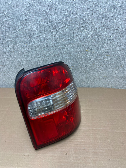 1998 to 2002 Kia Sportage Right Passenger RH Side Tail Light Oem AA8648 LK2